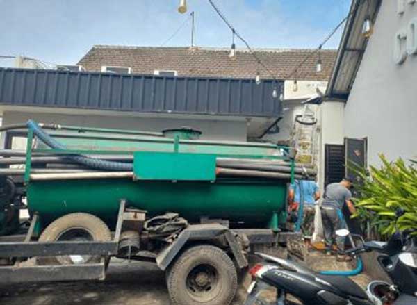 Các rủi ro và hạn chế khi tự hút bể phốt tại nhà