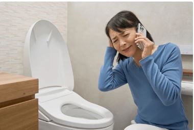 Hướng dẫn thông tắc bồn cầu bằng nước rửa chén đúng cách